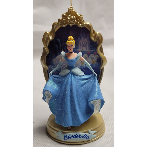 1997 Hallmark Keepsake Ornament - Disney's Cinderella - Enchanted Memories - Picture 2 of 5